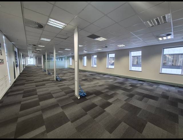 1,742M² OFFICE TO LET IN SANDTON CENTRAL